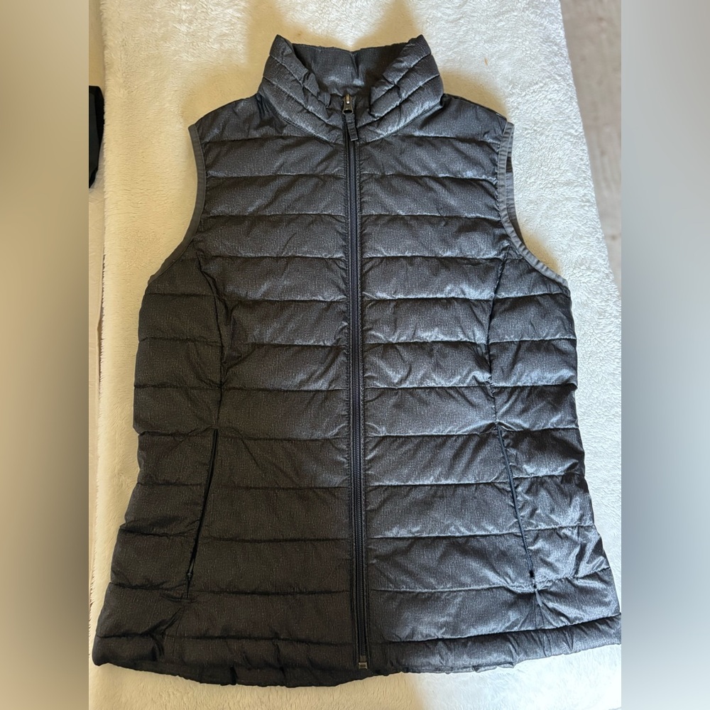 Amazon vest 
Size s